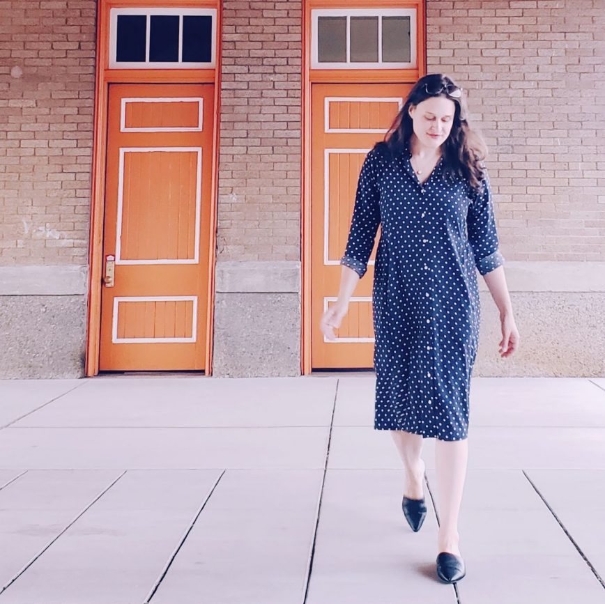 building a capsule wardrobe how to and tips - narrowing down your closet - minimalist wardrobe - basics - lifestyle blogger - mom blogger - What You Make It blog